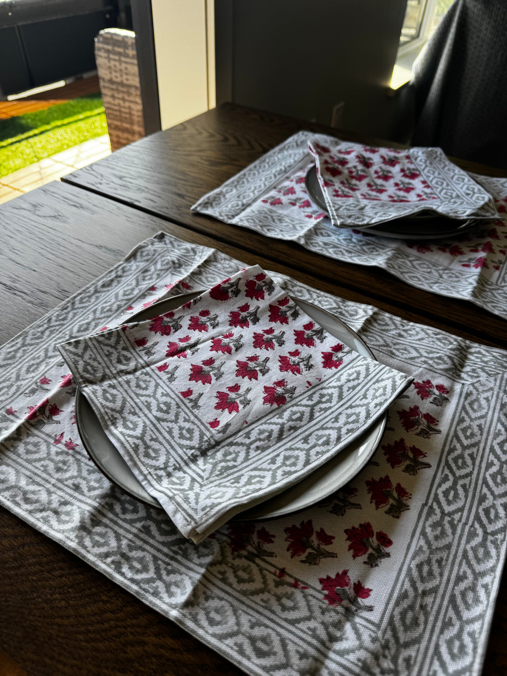 Gulabi Pankh Table Mat & Napkin (Set of 2 each)