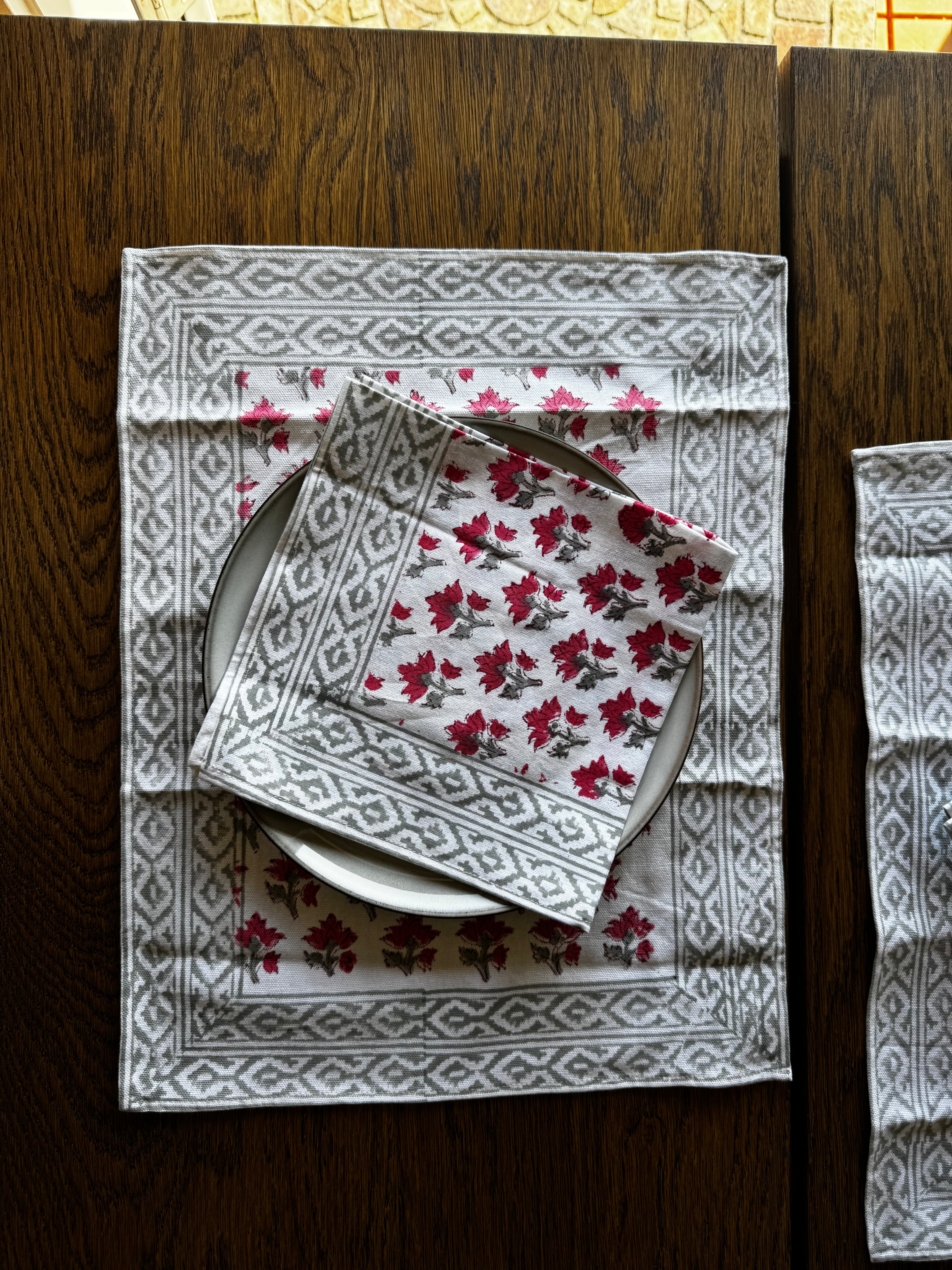 Gulabi Pankh Table Mat & Napkin (Set of 2 each)