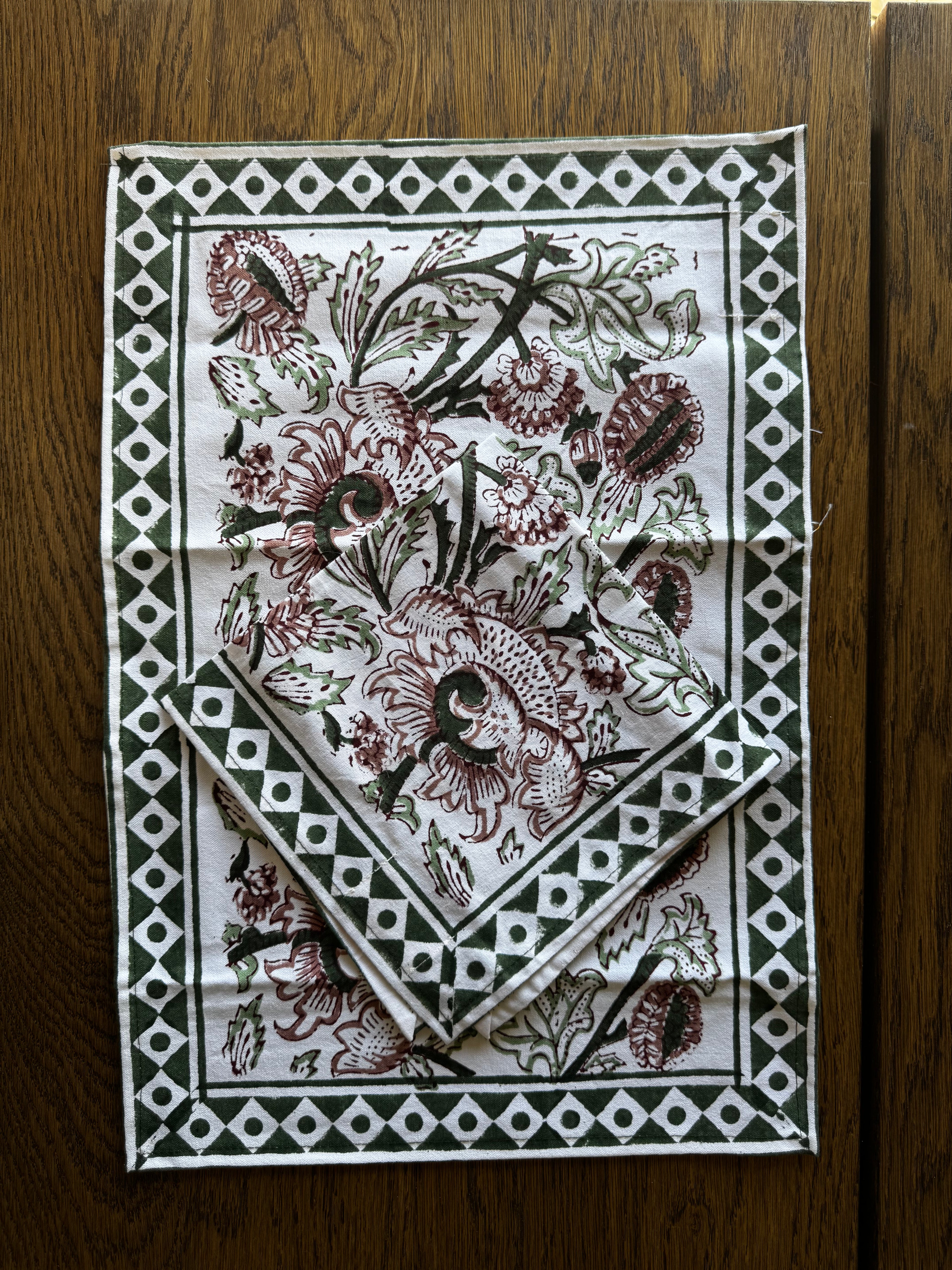 Diamonds Table Mat & Napkin (Set of 2 each)