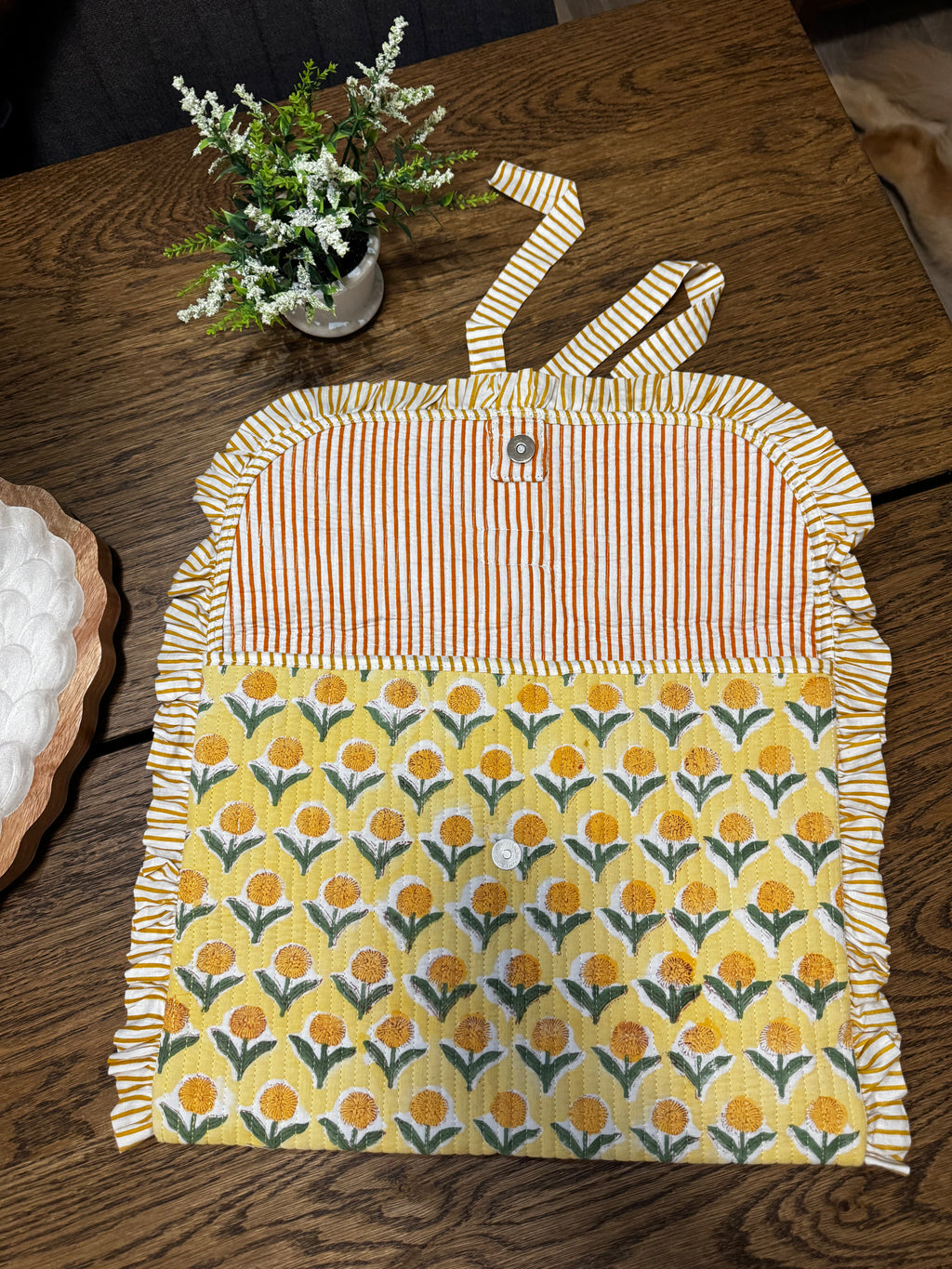 Genda Phool Laptop Sleeve